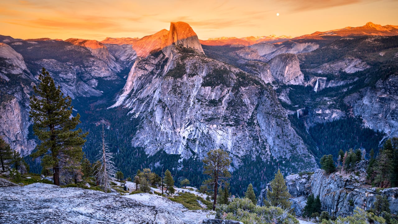 Alpenglow on Half Dome, Yosemite National Park, California (© Matthew Kuhns/TANDEM Stills + Motion) desktop wallpaper