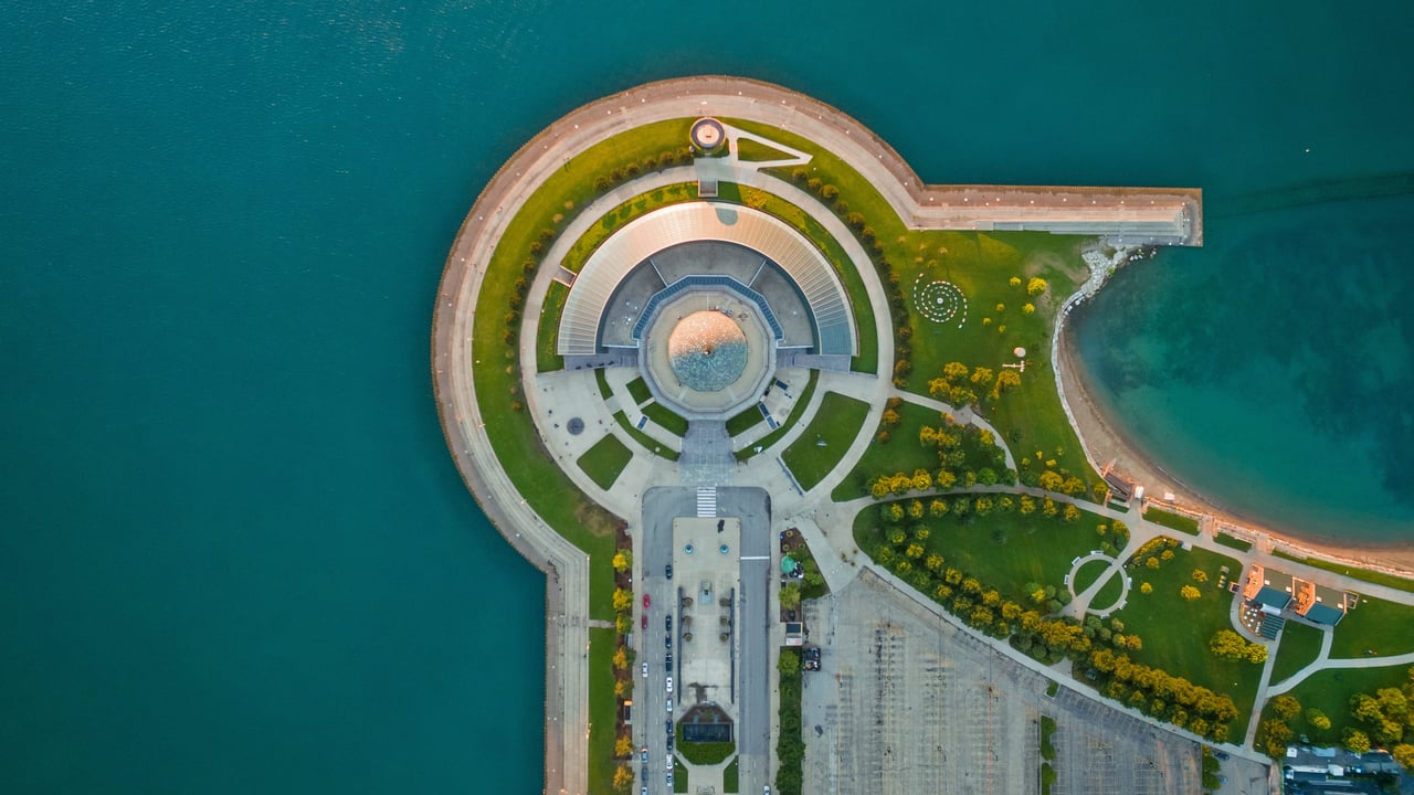 Adler Planetarium, Chicago, Illinois, USA (© Amazing Aerial Agency/Offset by Shutterstock) desktop wallpaper