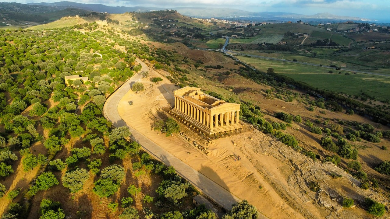 Tempio della Concordia, Agrigento, Sicilia (© Wirestock/iStock) desktop wallpaper