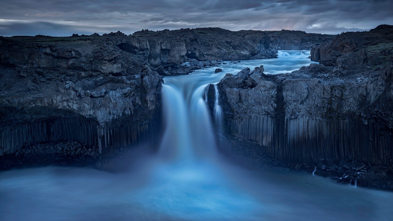 Aldeyjarfoss waterfall in northern Iceland's interior landscape (© Jim Patterson/Tandem Stills + Motion) desktop wallpaper