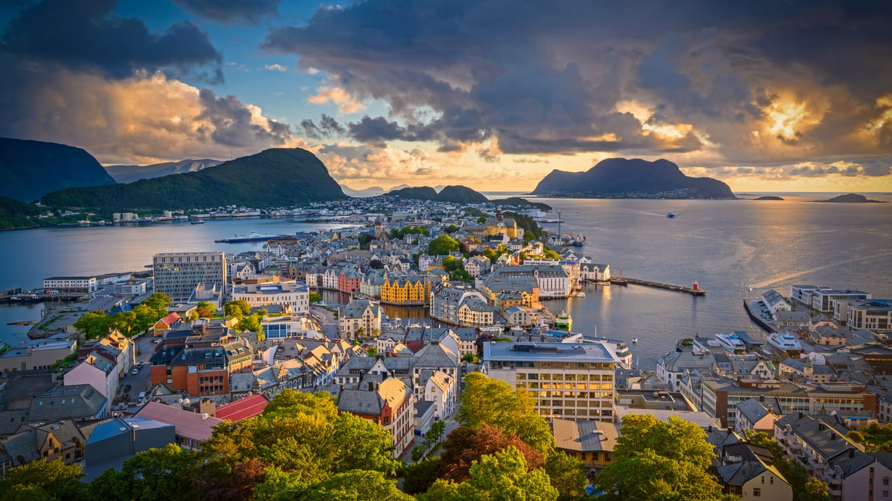 Ålesund, Norway (© AWL Images/Offset by Shutterstock) desktop wallpaper