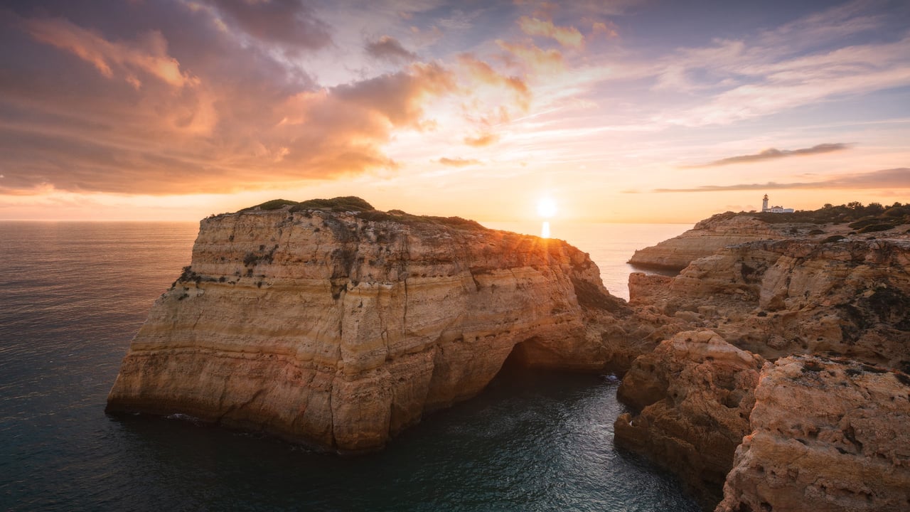 Alfanzina Lighthouse, Algarve, Portugal (© Andreas Kunz/Getty Images) desktop wallpaper