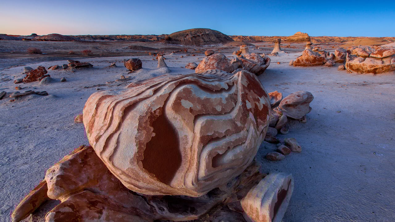 The 'Alien Egg Hatchery' in the Bisti/De-Na-Zin Wilderness, New Mexico (© Ian Shive/Tandem Stills + Motion) desktop wallpaper