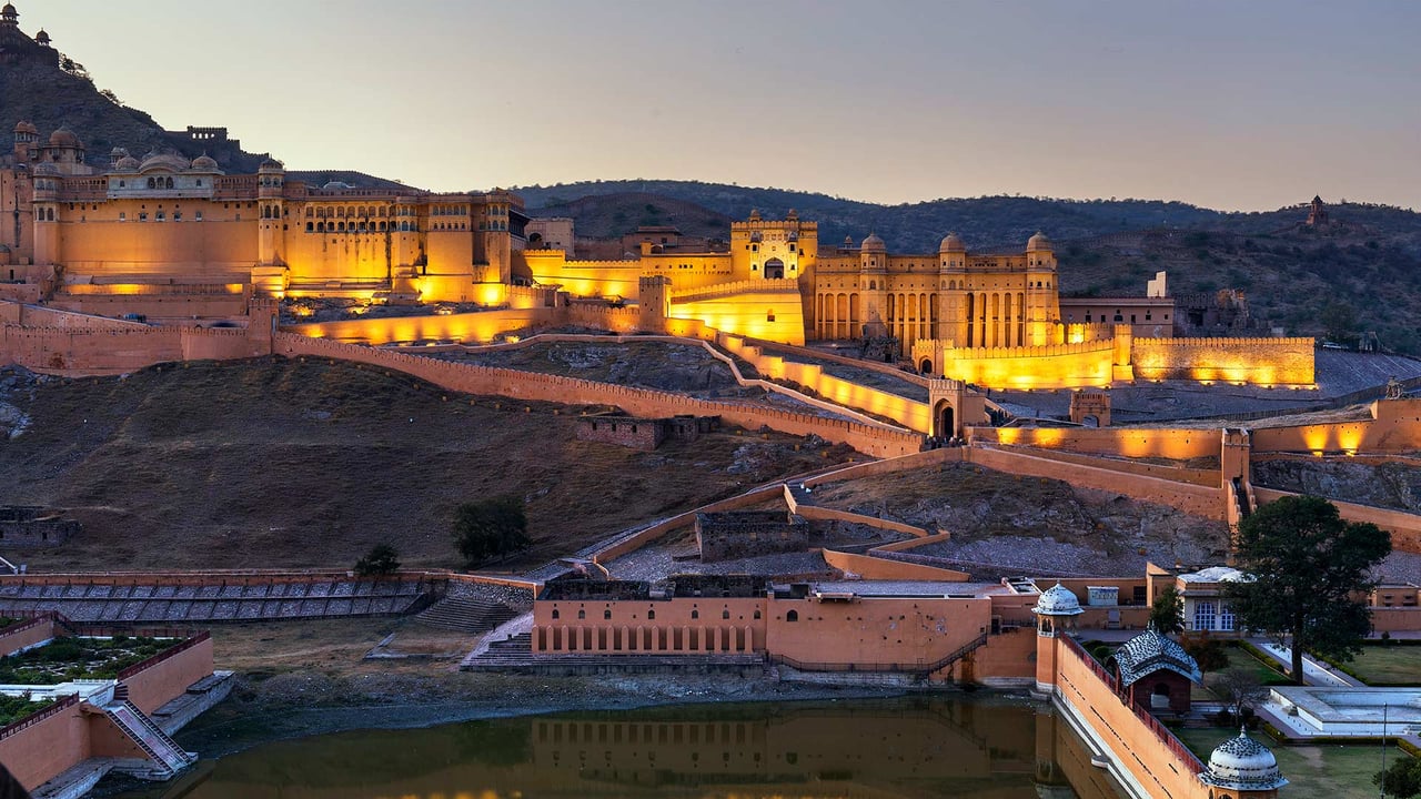 Amber Fort near Jaipur, Rajasthan (© Luigi Vaccarella/Sime/eStock Photo) desktop wallpaper