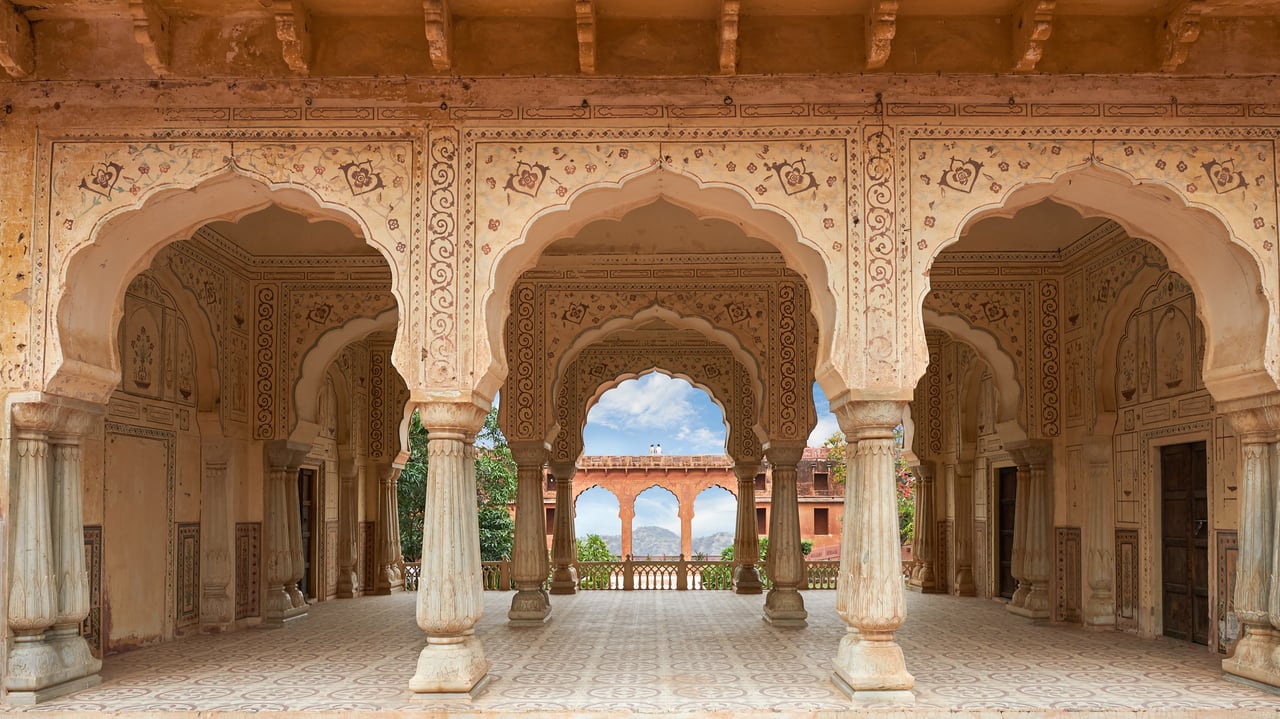 Sattais Kacheri at Amer Fort in Jaipur, India (© YURY TARANIK/Shutterstock) desktop wallpaper