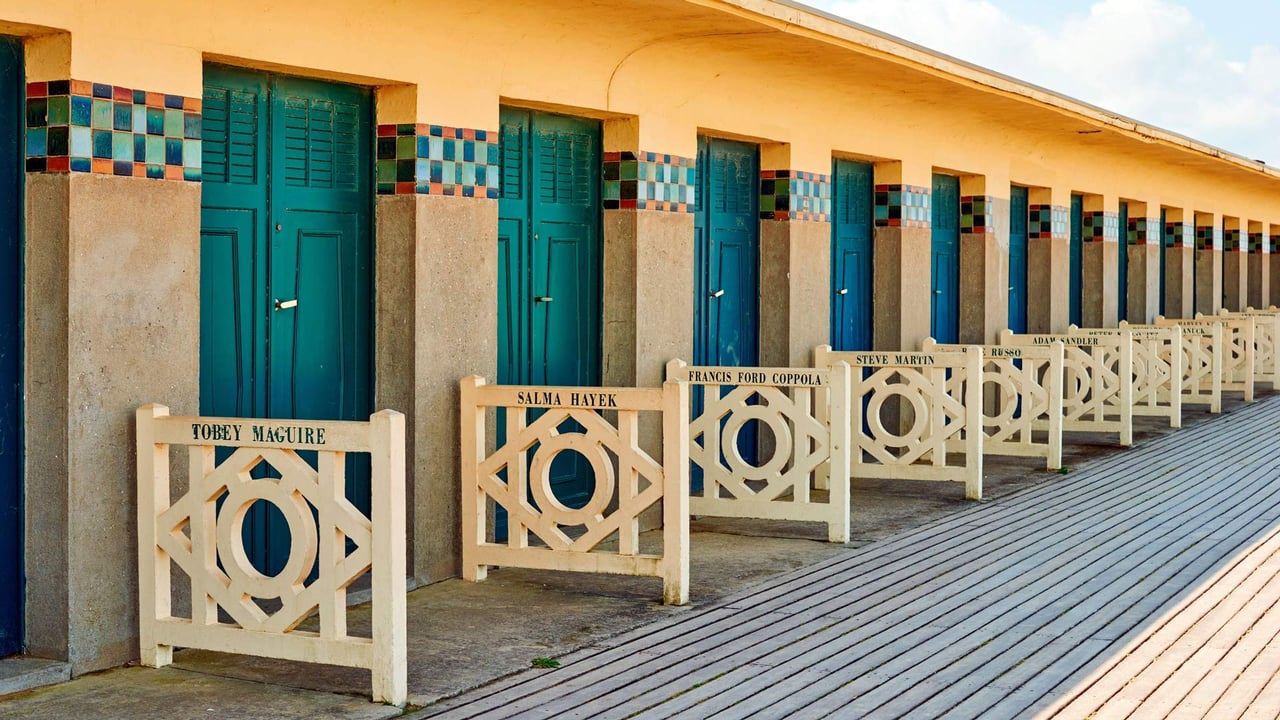 Cabines de plage à Deauville, France (© Skayamauritius images GmbH/Alamy Stock Photo) desktop wallpaper