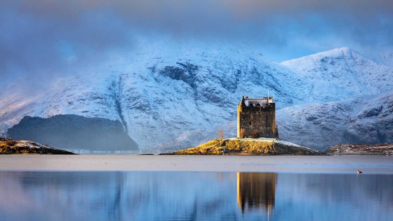 Castle Stalker on Loch Laich, Argyll, Scotland (© WLDavies/Getty Images) desktop wallpaper