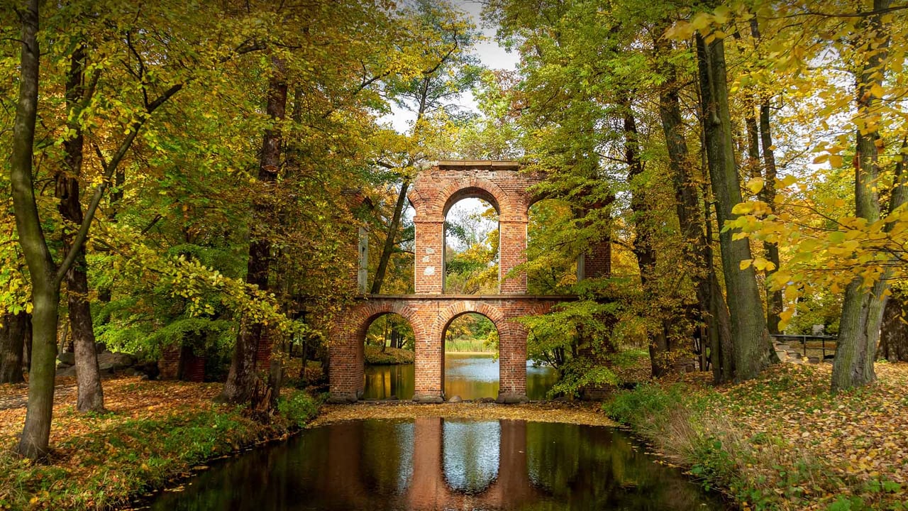 Roman-inspired aqueduct, Arkadia Park, Poland (© PATSTOCK/Getty Images) desktop wallpaper