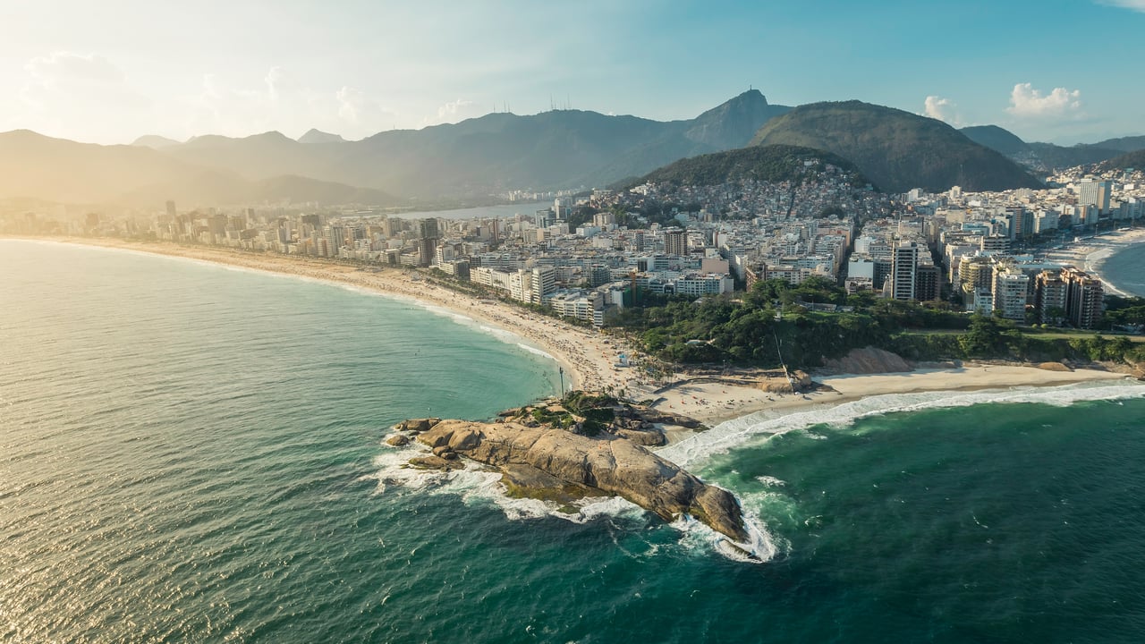 Praia do Arpoador, Rio de Janeiro (© marchello74/Getty Images) desktop wallpaper