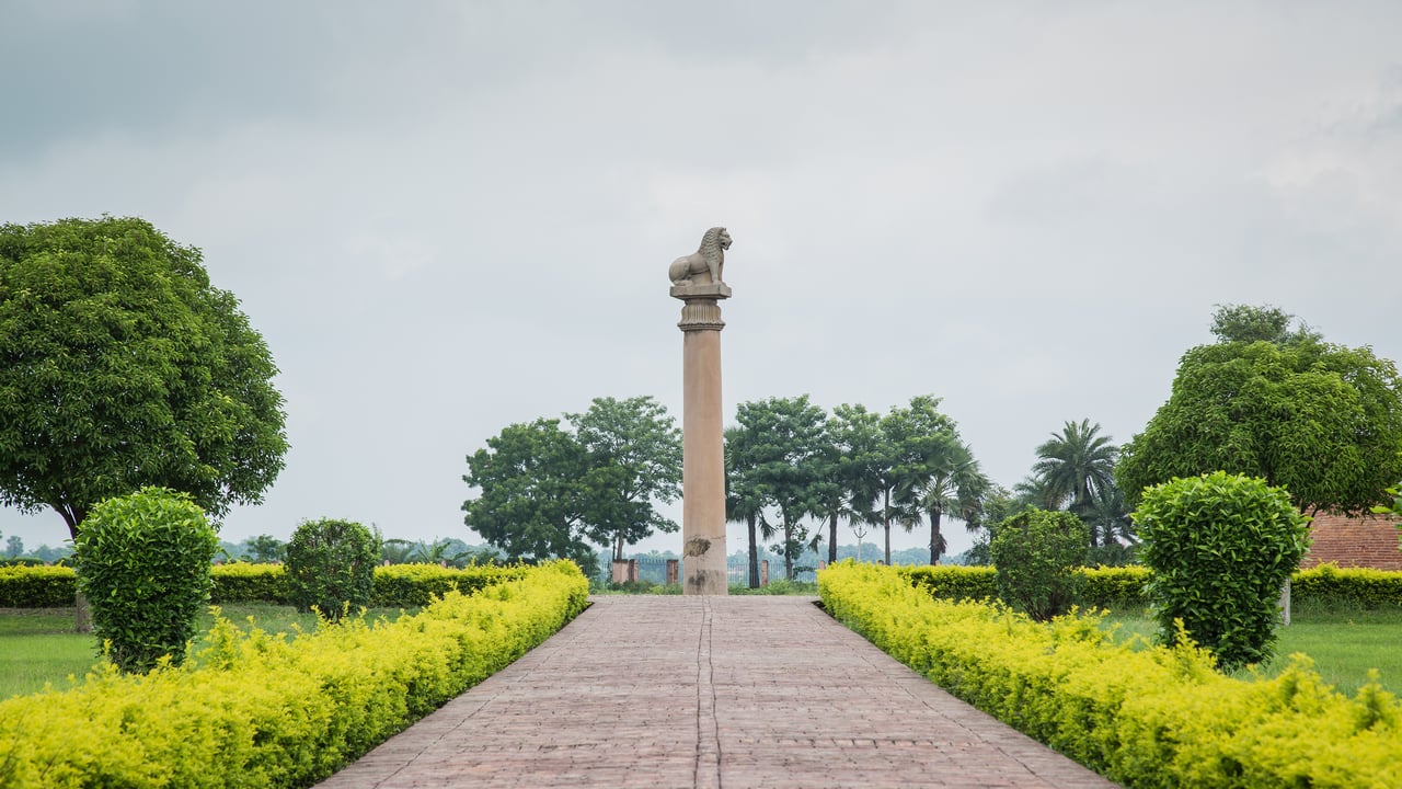Ashoka pillar, Kutagarasala Vihara, Vaishali, Bihar (© Memoryfor/Shutterstock) desktop wallpaper