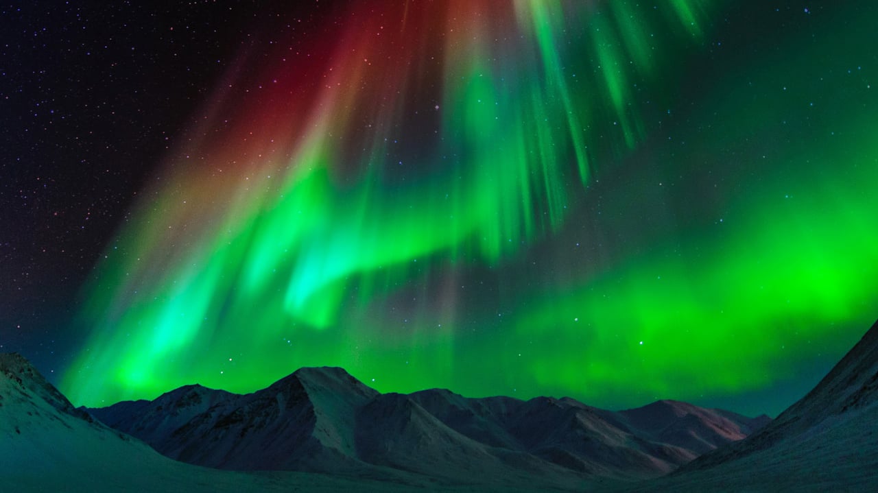 Aurora borealis above the Brooks Range in Alaska (© Noppawat Tom Charoensinphon/Getty Images) desktop wallpaper