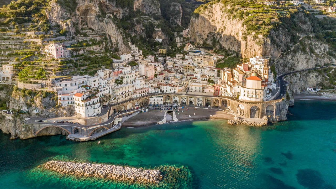 阿特拉尼,阿马尔菲海岸,意大利 (© Amazing Aerial/Shutterstock) desktop wallpaper