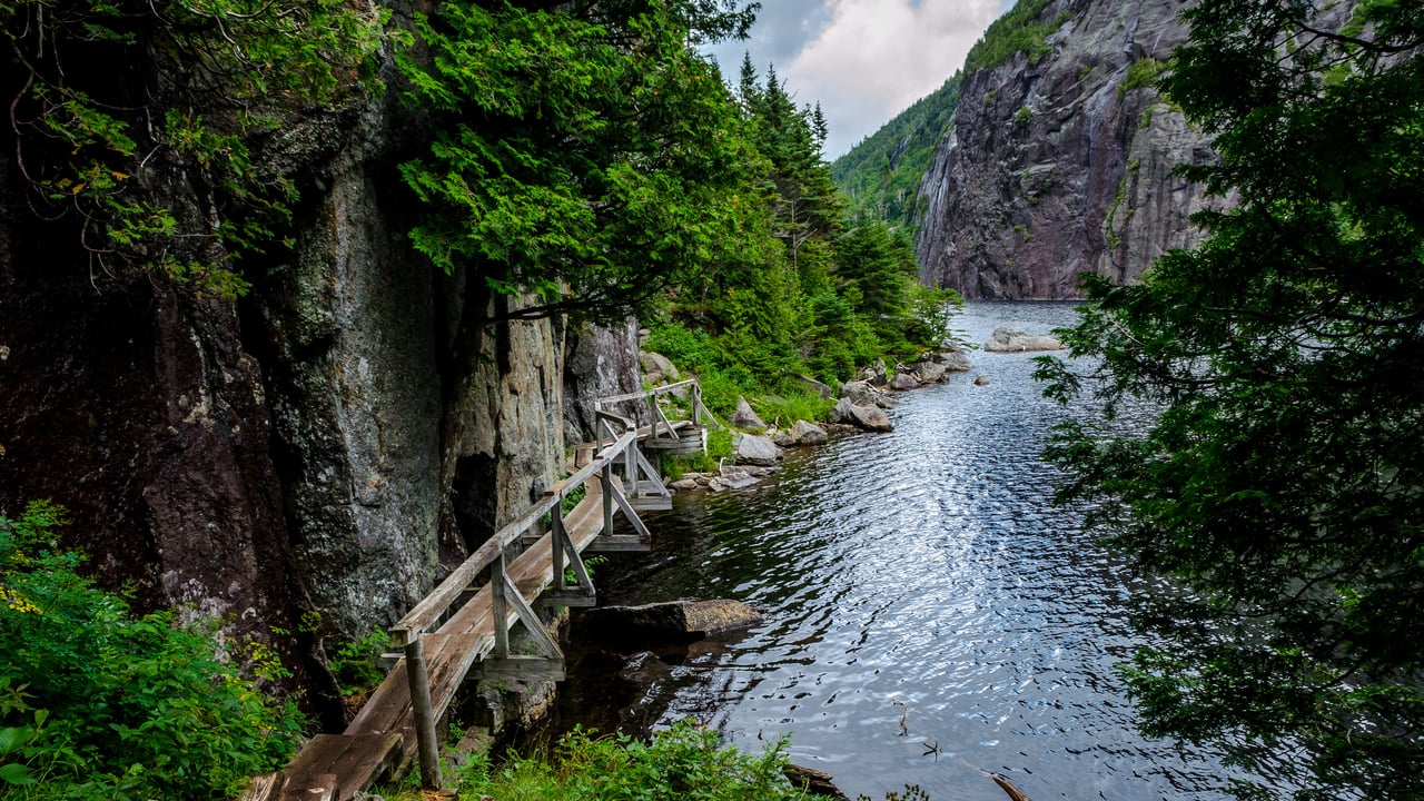 Avalanche Lake Trail at Adirondack High Peaks, New York (© Posnov/Getty Images) desktop wallpaper