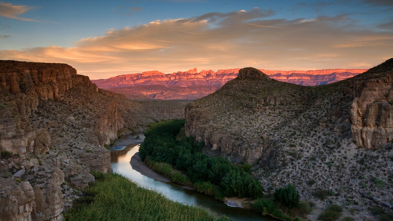 View of the Rio Grande in Big Bend National Park, Texas (© Ian Shive/Tandem Stills + Motion) desktop wallpaper