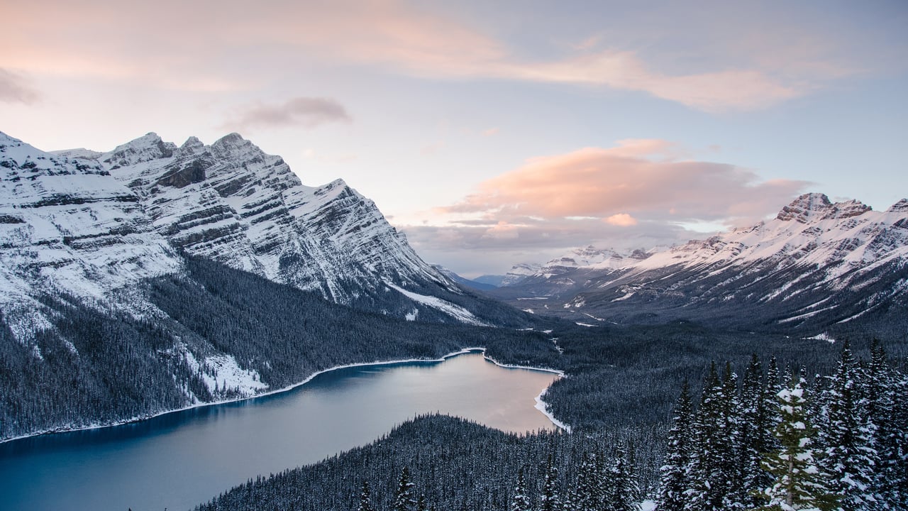 Banff National Park in winter, Alberta, Canada (© Waitforlight/Moment/Getty Images) desktop wallpaper