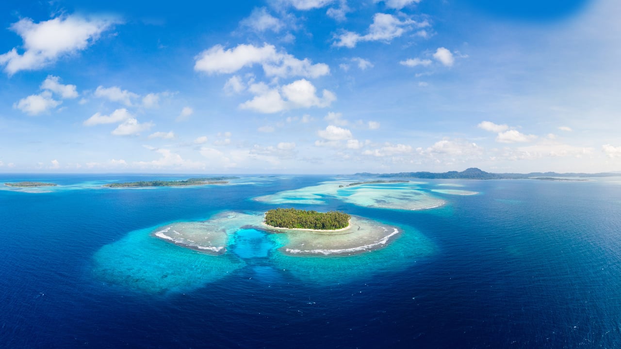 Banyak Islands, Sumatra, Indonesia (© fbxx/Getty Images) desktop wallpaper