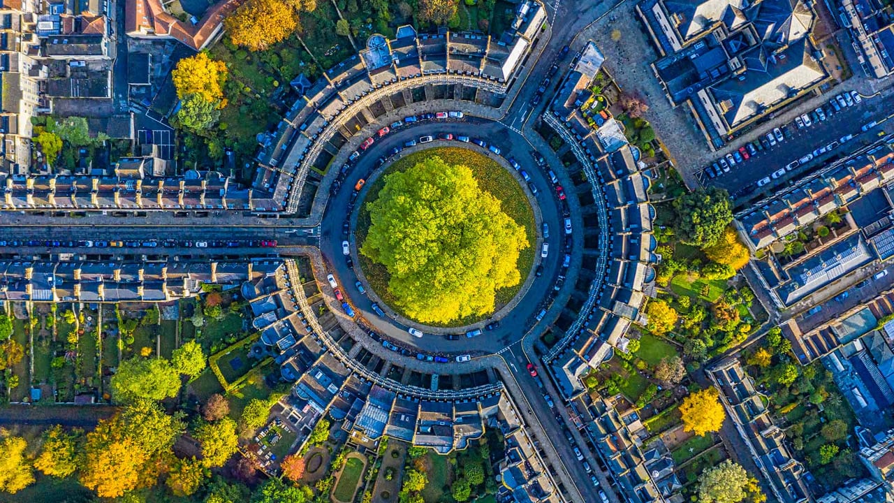 The Circus townhouses in Bath, Somerset, England (© Gavin Hellier/Getty Images) desktop wallpaper