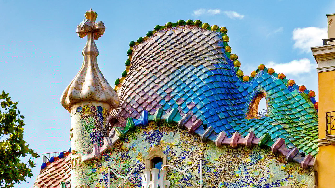 Casa Batlló in Barcelona, Catalonia, Spain (© Marco Arduino/Sime/eStock Photo) desktop wallpaper