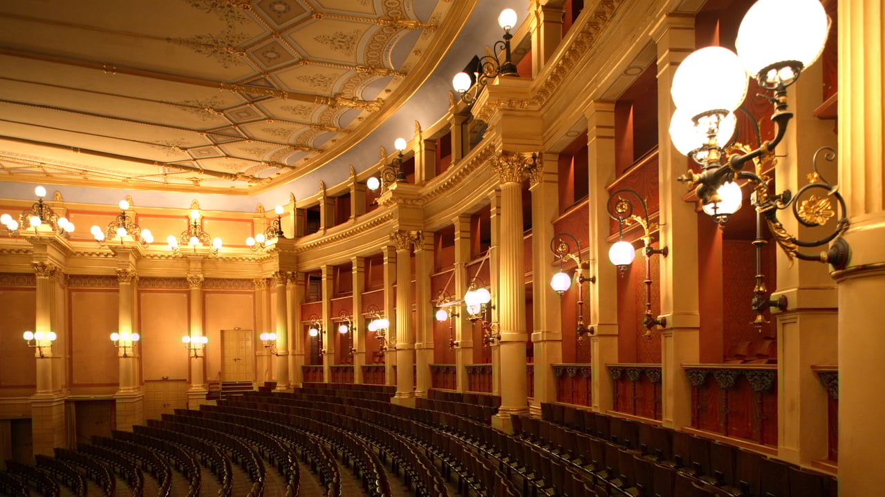 Innenansicht des Bayreuther Festspielhauses, Bayreuth, Bayern (© Bruce Yuanyue Bi/Getty Images) desktop wallpaper
