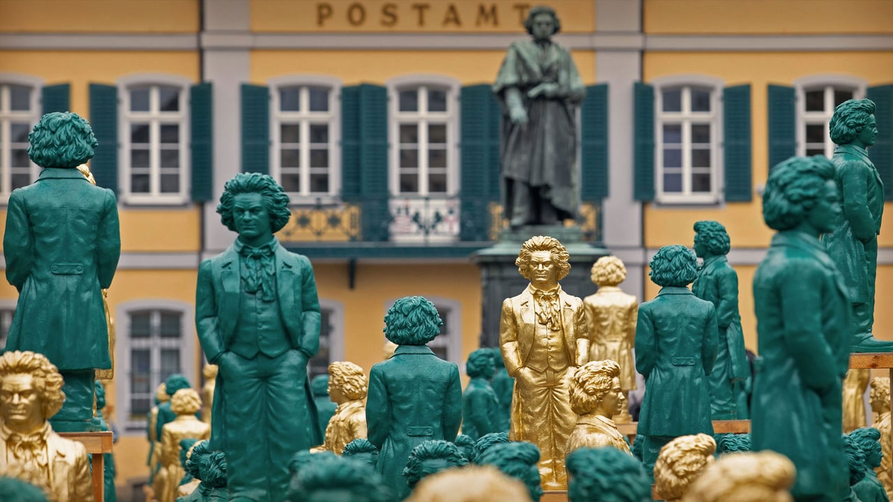 Ludwig van Beethoven sculptures and monument at the Münsterplatz, Bonn, Germany (© dpa/Alamy Live News) desktop wallpaper