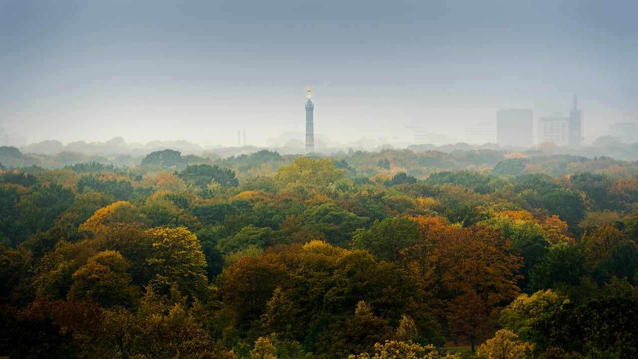 Herbstliche Farben in Berlin (© Sergio Saavedra Ruiz/Getty Images) desktop wallpaper