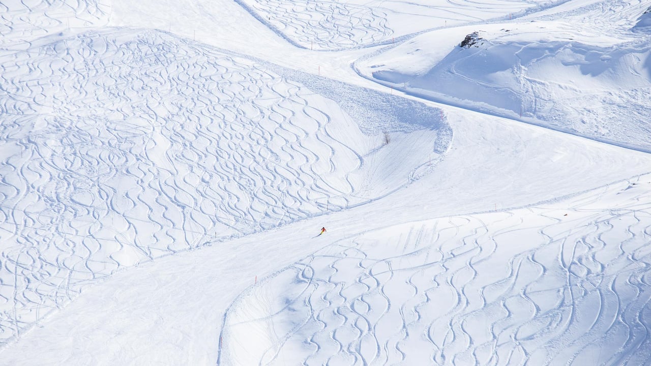 Skier at Bernina Pass, Graubünden, Switzerland (© Francesco Bergamaschi/Getty Images) desktop wallpaper