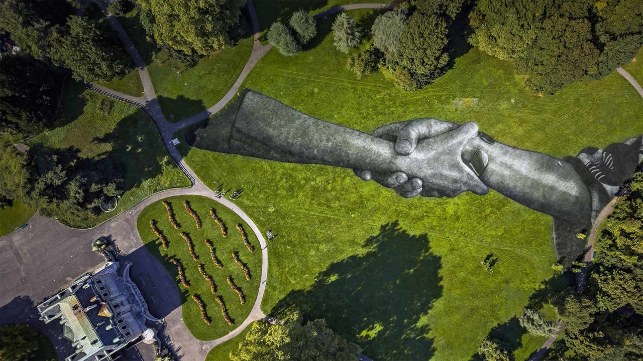 Artist Saype's 'Beyond Walls' installation in the Parc de la Grange, Geneva, Switzerland (© Valentin Flauraud/Shutterstock) desktop wallpaper