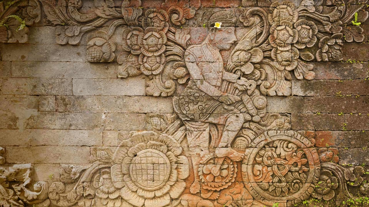 A carving of artist W.O.J. Nieuwenkamp in the Pura Meduwe Karang temple in Bali, Indonesia (© John Elk III/Getty Images) desktop wallpaper