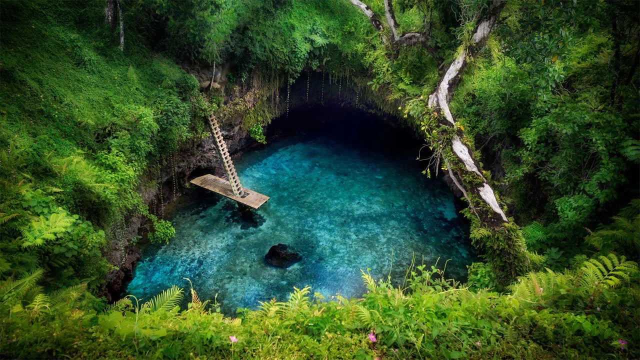To Sua Ocean Trench on the south coast of Upolu Island in Samoa (© Chris McLennan/Alamy) desktop wallpaper