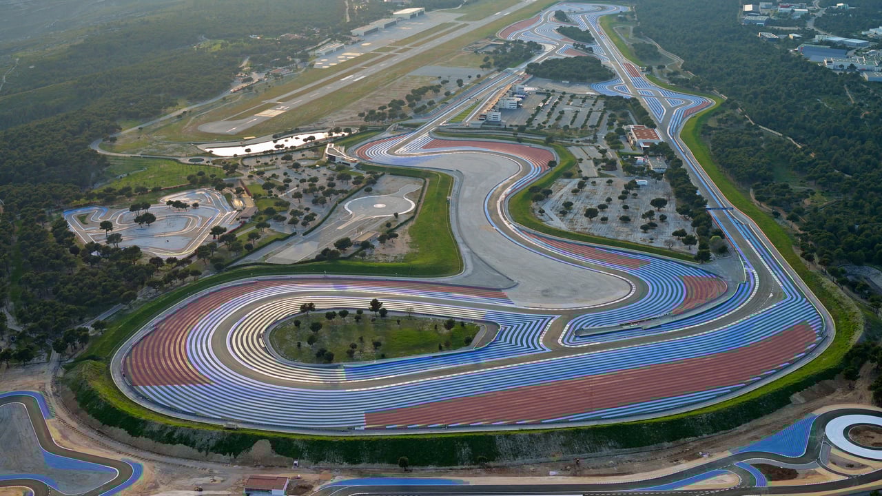 Vue aérienne du circuit Paul Ricard, Le Castellet (© Sami Sarkis/Getty Images) desktop wallpaper