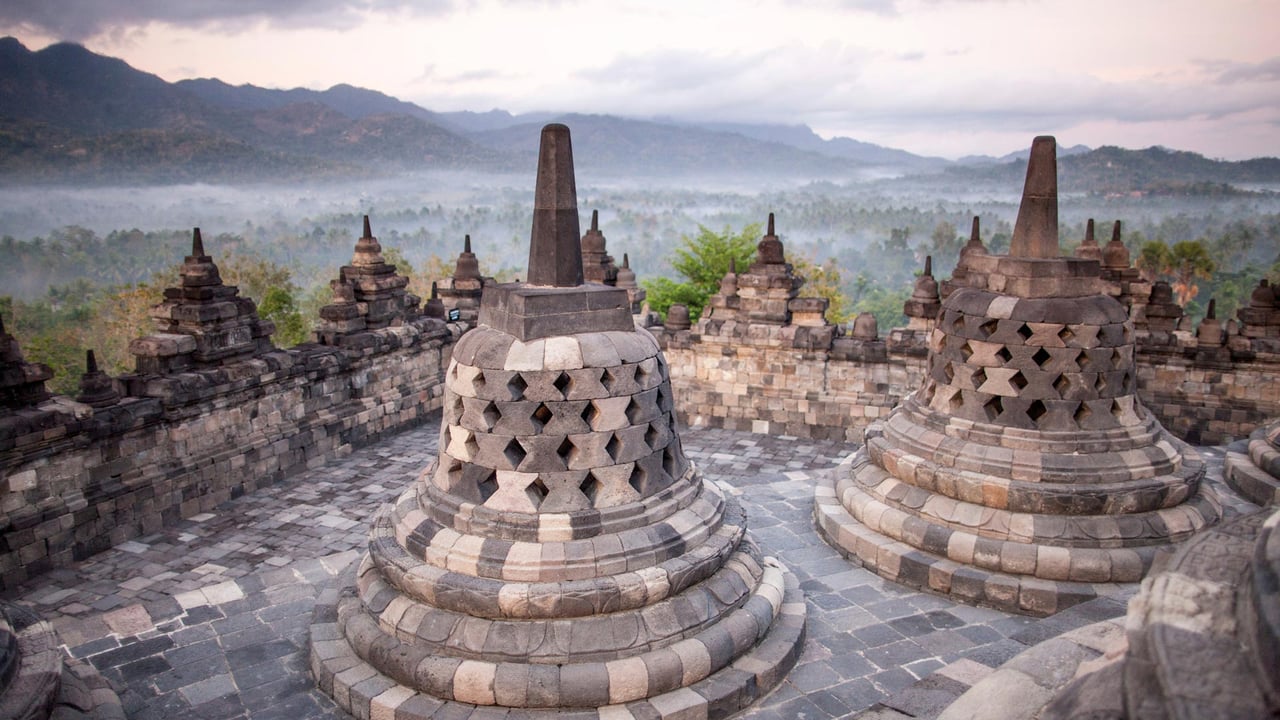 Borobudur Temple, Java, Indonesia (© Robertharding/Shutterstock) desktop wallpaper
