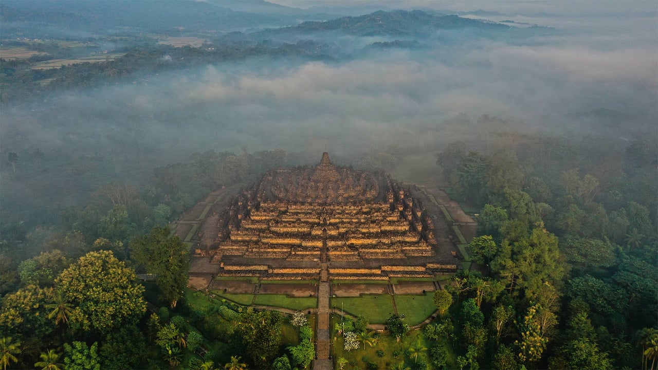 Borobudur in central Java, Indonesia (© Oleh Slobodeniuk/Getty Images) desktop wallpaper