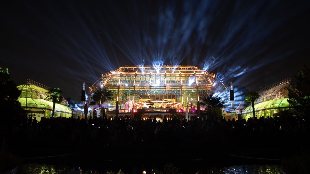 Lichtshow während der Botanischen Nacht im Botanischen Garten in Berlin (© Hayoung Jeon/EPA-EFE/Rex/Shutterstock) desktop wallpaper