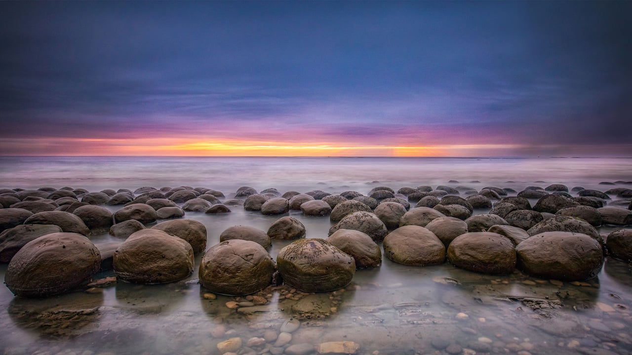 Sunset on Bowling Ball Beach, Mendocino County, California (© Melo Qiao/Getty Images) desktop wallpaper