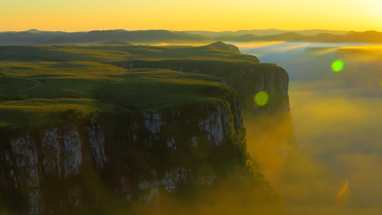 Canion fortaleza, Cambará do sul, Brasil (© agustavop/Getty Images) desktop wallpaper