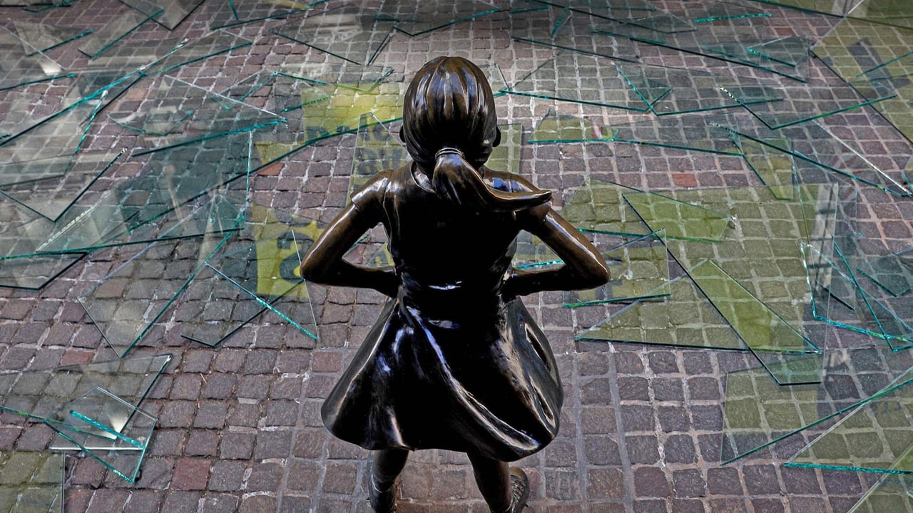 La statue de la ‘Fearless Girl’ devant la bourse de New York (© Brendan McDermid/Alamy) desktop wallpaper