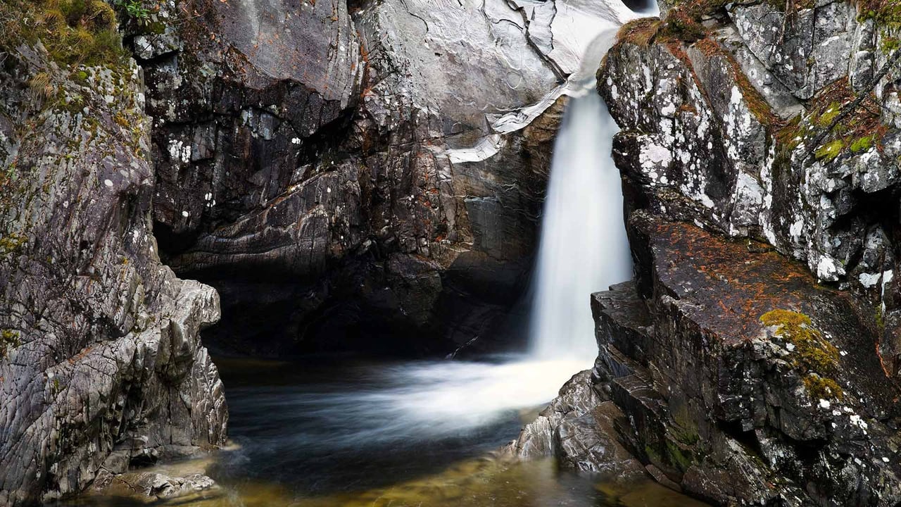 The Falls of Bruar, Perthshire, Scotland (© Peter Watson/Superstock) desktop wallpaper