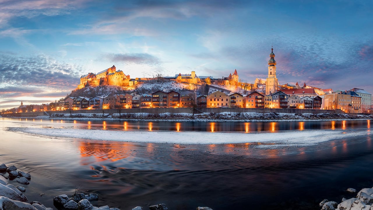 博格豪森镇和萨尔察赫河,德国巴伐利亚州 (© Harald Nachtmann/Moment/Getty Images) desktop wallpaper