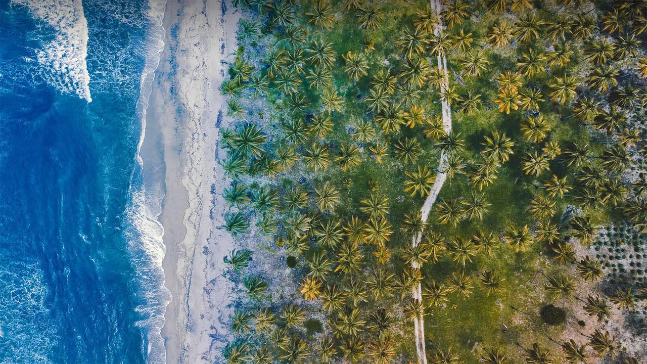 Caribbean coast near Parque Nacional Natural Tayrona, Colombia (© Nicholas Hills/Getty Images) desktop wallpaper