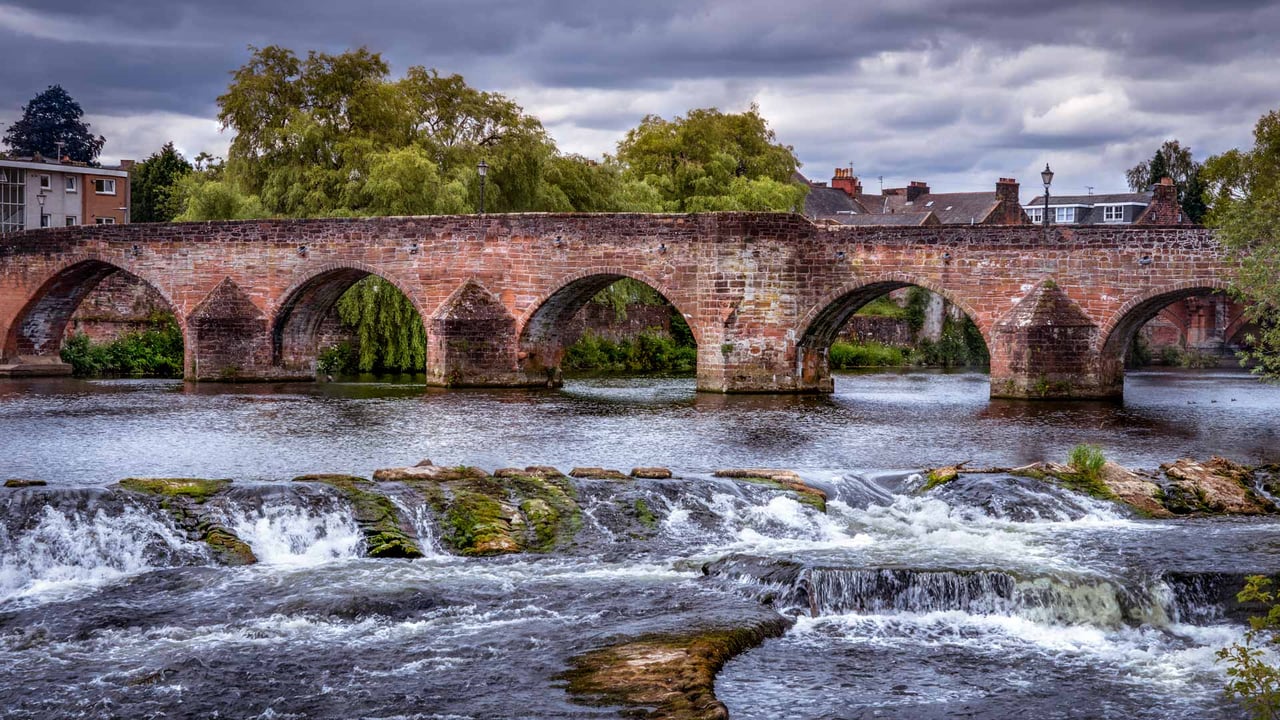Devorgilla Bridge in Dumfries Galloway Scotland, UK (© jazman/Shutterstock) desktop wallpaper