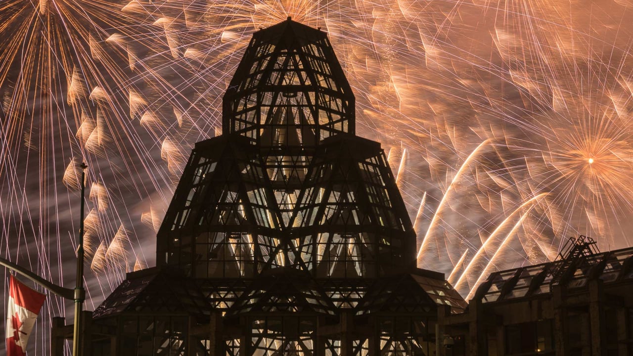 Canada Day firework show behind the National Gallery of Canada, Ottawa (© gqxue/iStock Editorial/Gettty Images) desktop wallpaper