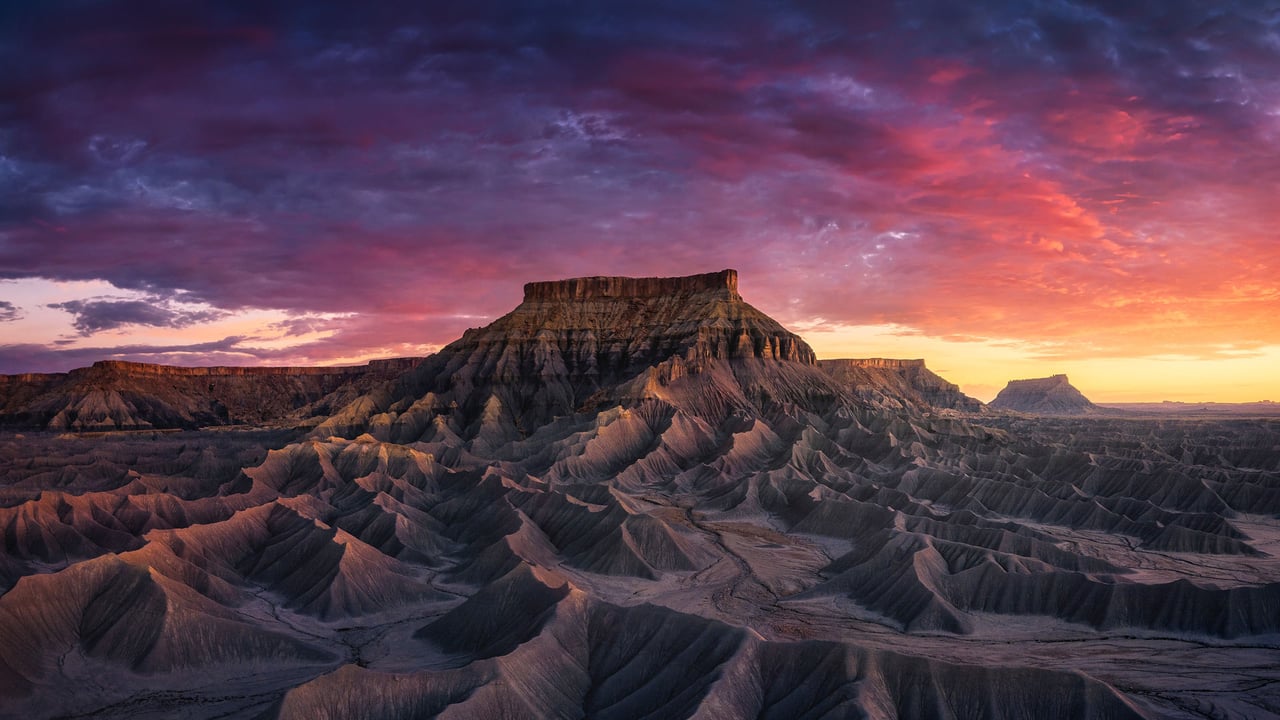 Sandstone butte in Capitol Reef National Park, Utah (© Amazing Aerial Premium/Shutterstock) desktop wallpaper