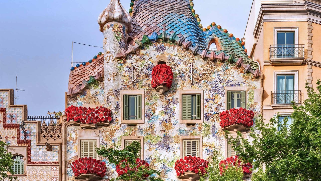 At Casa Batlló for Sant Jordi’s Day in Barcelona, Spain (© Jon Arnold Images Ltd/Alamy) desktop wallpaper