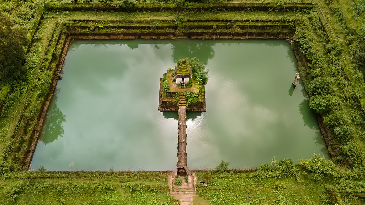 Champaka Sarasi pond near Shivamogga, Karnataka, India (© Amith Nag Photography/Getty Images) desktop wallpaper