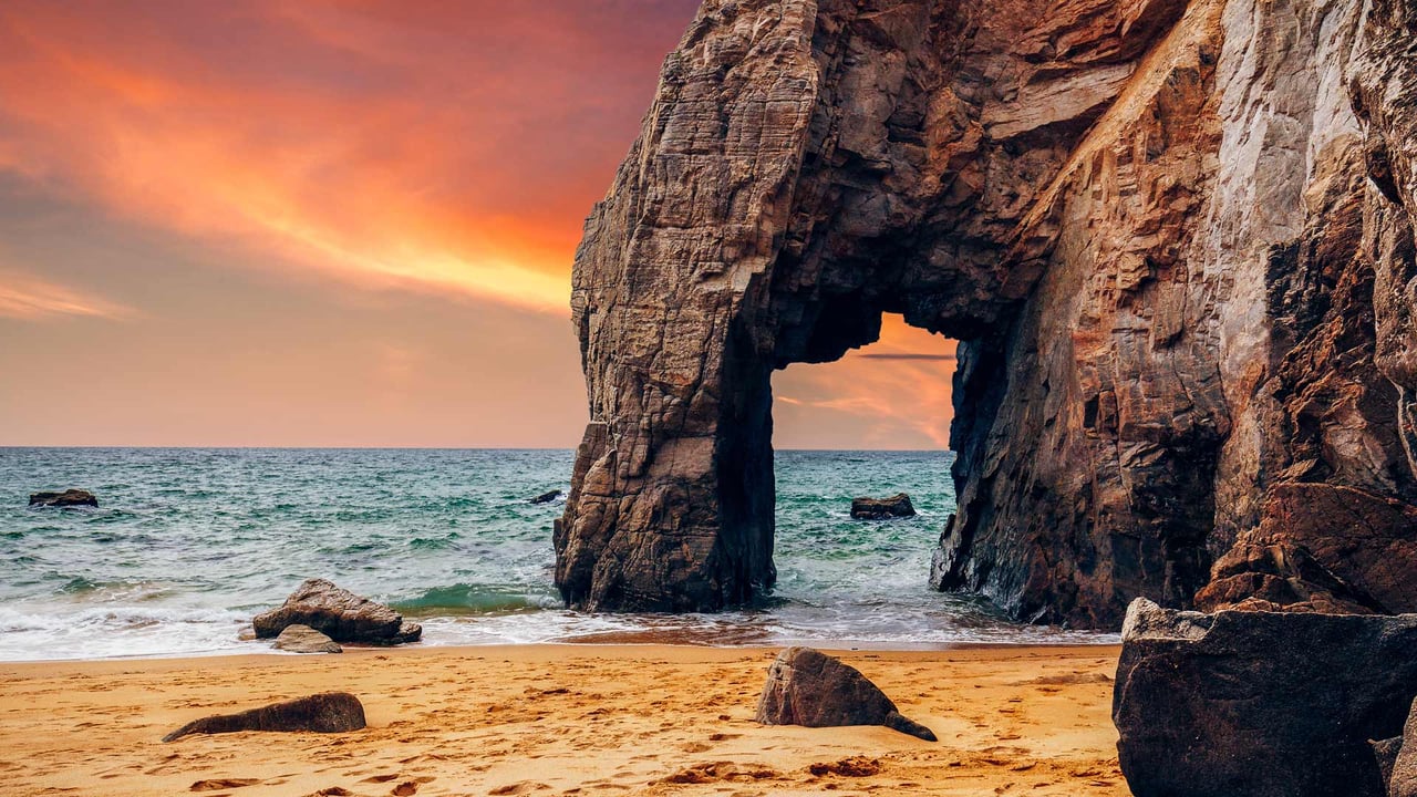 L’arche de Port-Blanc, Saint-Pierre-Quiberon, France (© DaLiu/Getty Images) desktop wallpaper