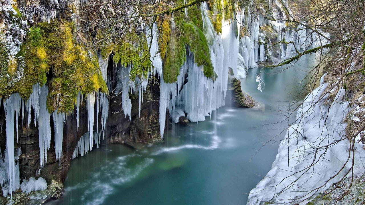 杜费里峡谷,上萨瓦省,法国 (© Jean-Philippe Delobelle/Biosphoto/Alamy) desktop wallpaper
