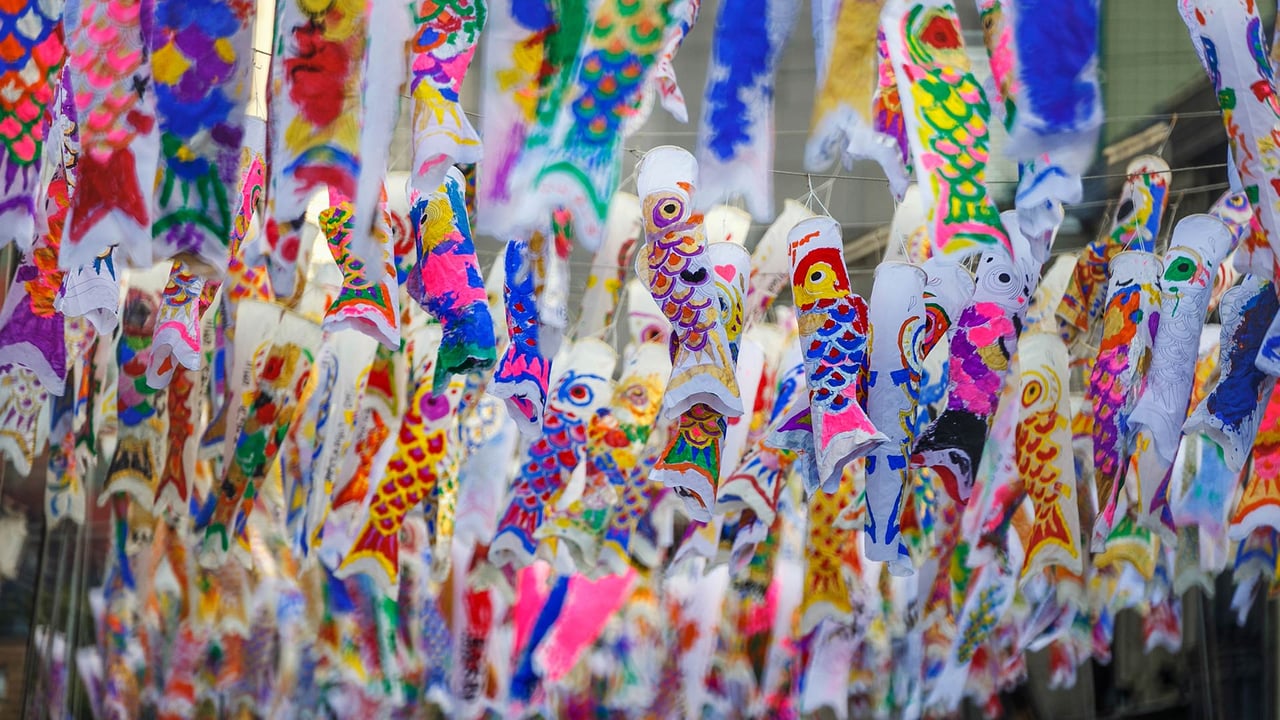 大正浪漫夢通りの鯉のぼり, 埼玉 川越市 (© Toa55/iStock/Getty Images Plusc) desktop wallpaper