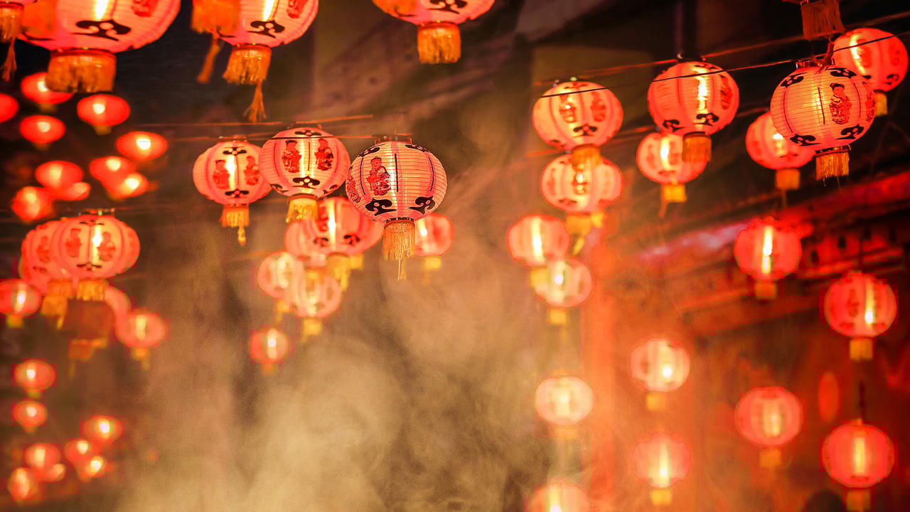 除夕夜的中国新年灯笼 (© Toa55/Getty Images) desktop wallpaper