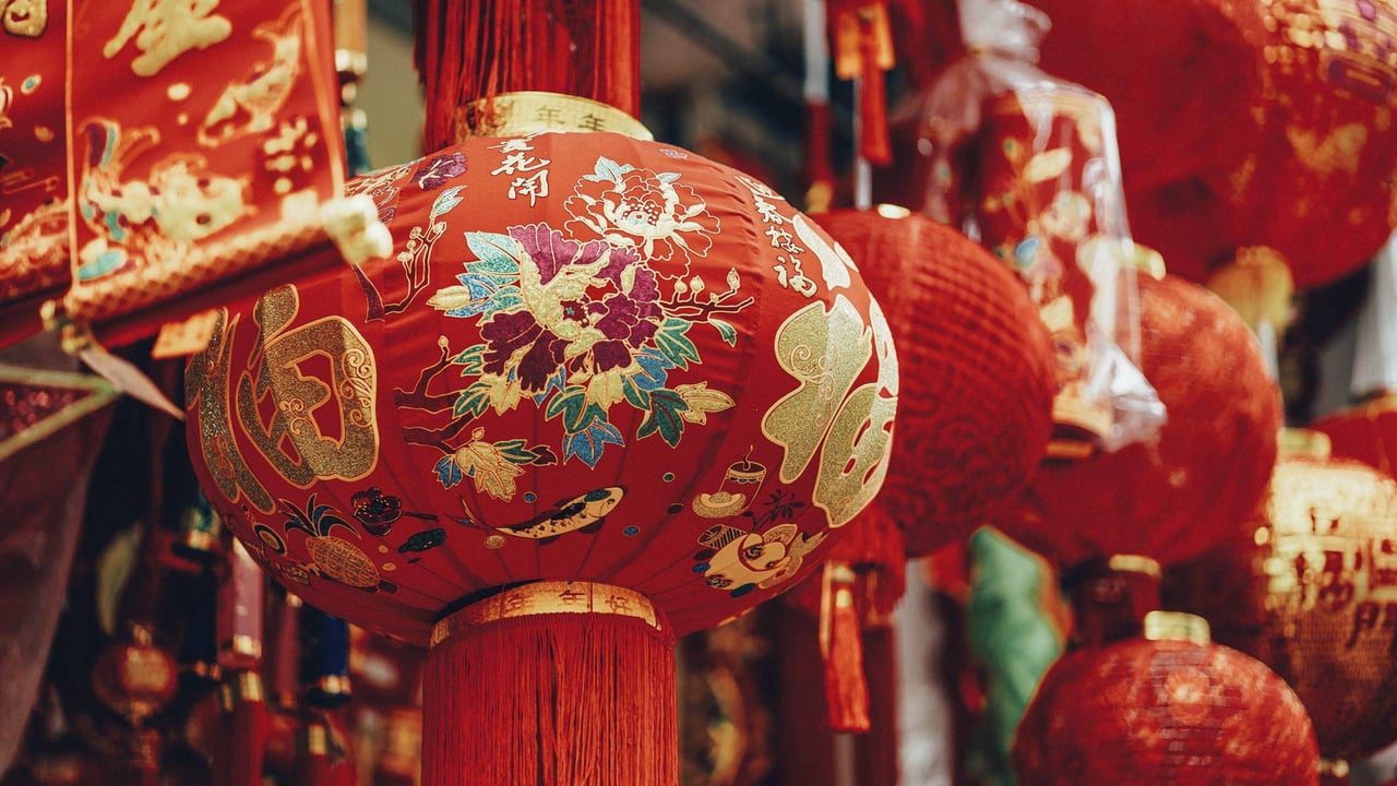 寓意幸福和团圆的春节灯笼,中国 (© d3sign/Moment/Getty Images) desktop wallpaper