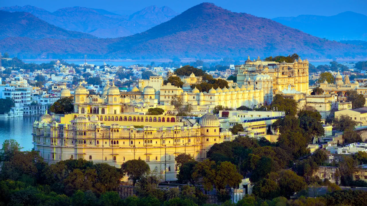 City Palace, Udaipur, India (© Chaiyun Damkaew/Getty Images) desktop wallpaper